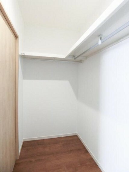 収納 各部屋に収納完備してあるので、衣服が溢れず、お部屋を広く使用出来ます。