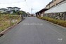 現況写真 物件の北東側前面道路（南東側より）［2019年12月6日撮影］