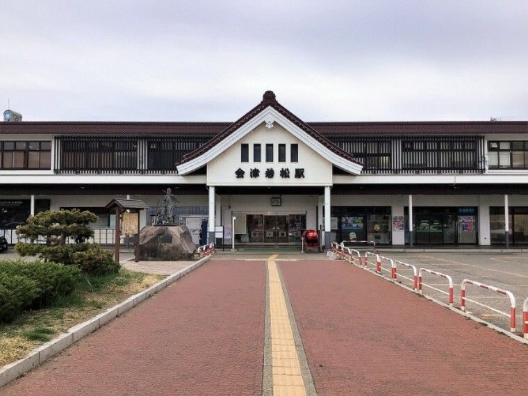 現地から850m（最長）　JR会津若松駅　磐越西線・只見線の発着があります。