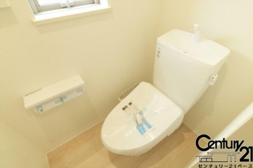 トイレ ■現地撮影写真■1・2階ともに『節水省エネ仕様シャワートイレ』を採用しています！