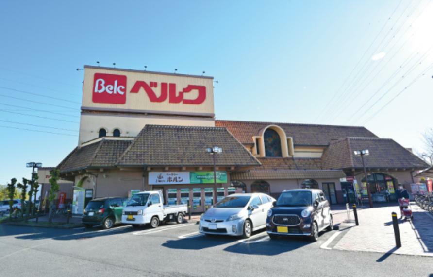 スーパー 現地から370m（最長）　スーパー「ベルク フォルテ上之店」　生鮮食料品を中心に取り扱う地域密着型のスーパー。隣にはダイソー、マツモトキヨシ、ユニクロが併設され、さらに便利になりました。