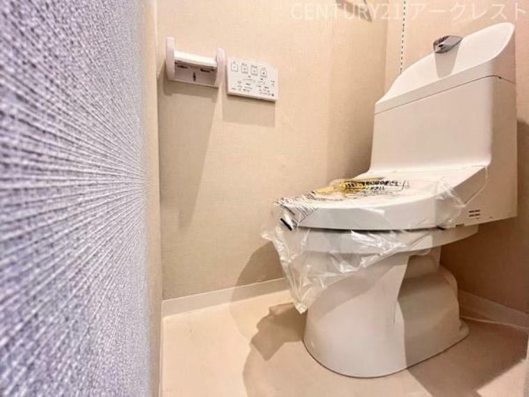 トイレ ～Toilet～シンプルな内装のスッキリとしたトイレです。お手入れやお掃除が、簡単にできるシンプルなデザインのトイレです。