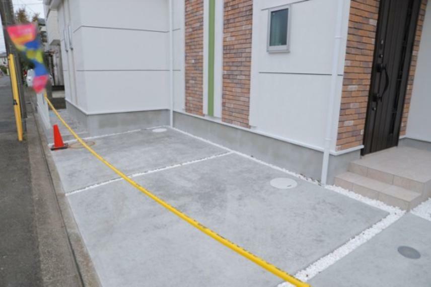 駐車場 駐車場と明記されていても、最小スペースでつくられた駐車場だと大型車は駐車できなかったり、出入りしにくくなったりする可能性があります。お車のサイズと購入したい物件の駐車場のサイズを現地で確認しましょう。