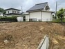 現況写真 土地の前の道路に消火栓が設置されていることがあります。この場合、道路交通法第45条第1項により、駐車禁止の場所が指定されています。そのため、車庫などの駐車スペースをつくることができない場合があります。