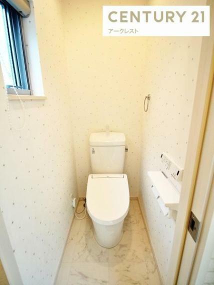 トイレ 2階の温水洗浄便座付トイレです
