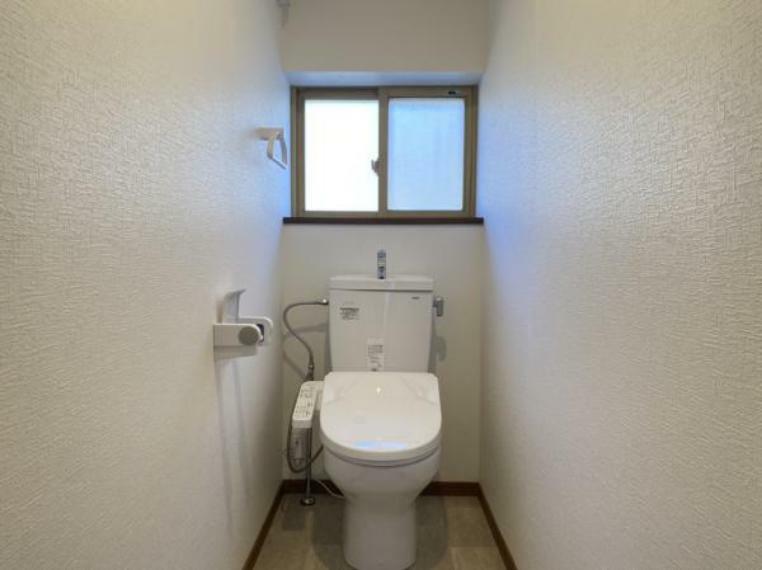 トイレ 【リフォーム済】2階トイレの写真を撮影しました。