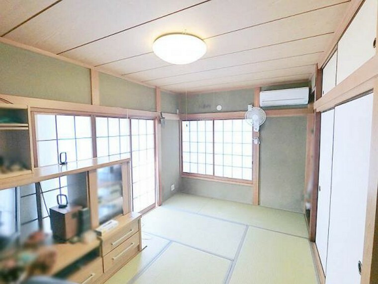 柔らかい畳の敷かれた和室は、ゆっくりくつろげるスペースになっています