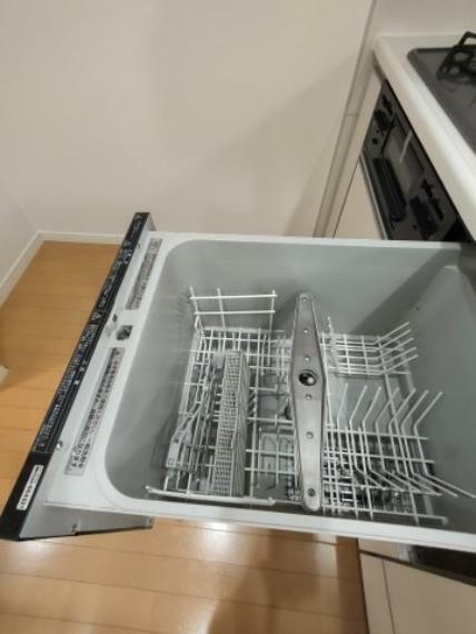 キッチン ・食洗機 後片付けが楽になる食器洗浄乾燥機付き！環境にも手荒れにも優しい、嬉しい設備です