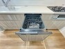 発電・温水設備 「ビルトインタイプ食器洗乾燥機」通常の手洗いでは使用出来ないほど高温のお湯や高圧水流を使うことにより汚れを効果的に落とすことができる。殺菌効果が非常に高く哺乳瓶などを使う家庭で需要が高く大変便利。