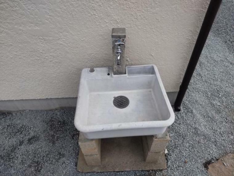 【リフォーム済】洗車や植栽への水遣り等に重宝する外水道は、動作確認及び桶交換を行いました。小さな設備ですがあると便利ですね