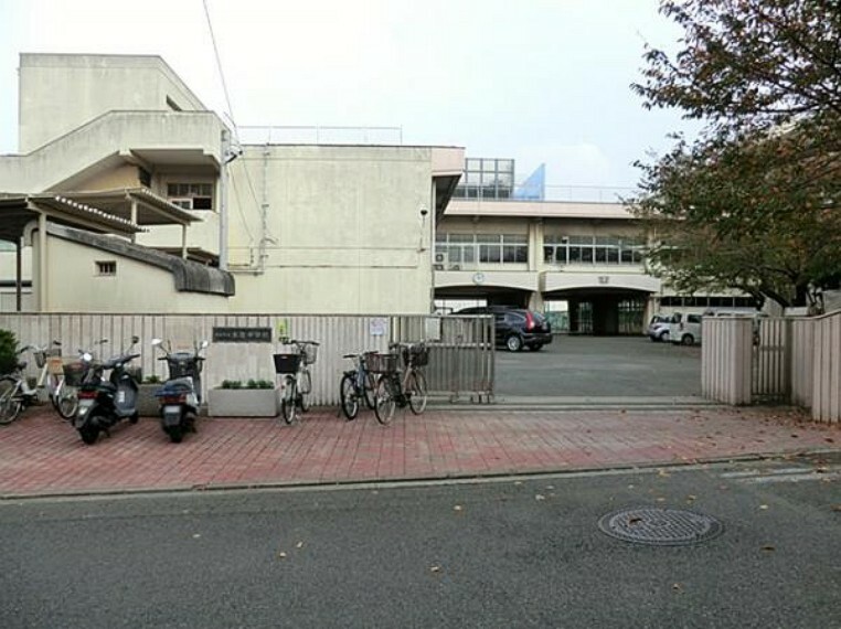 中学校 横浜市立本宿中学校
