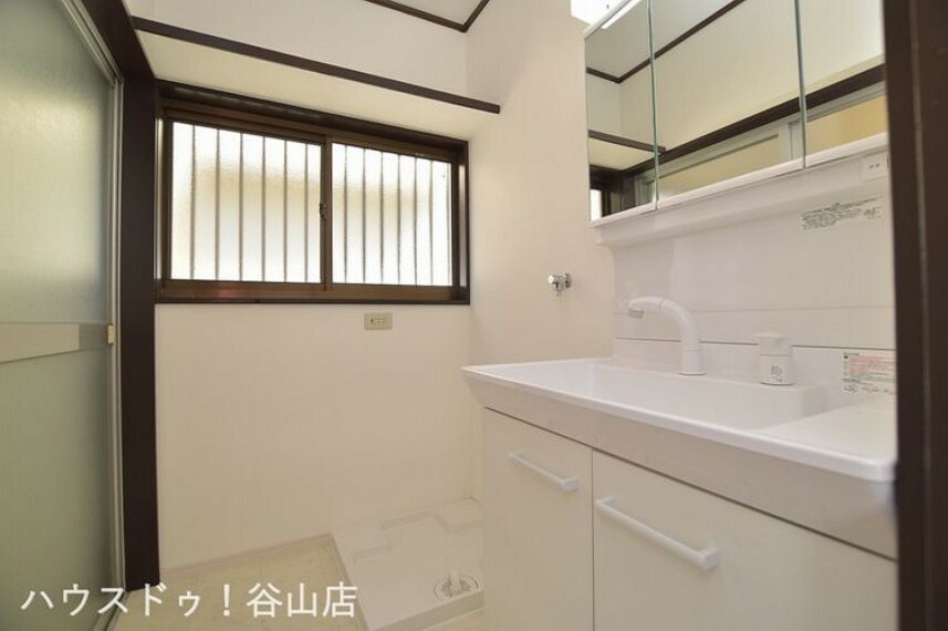 洗面化粧台 ”JR坂之上駅近くのリフォーム済の売家”の洗面室