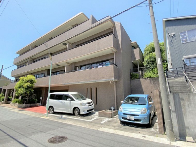 外観写真 2駅利用可能でアクセス良好。第一種低層住居専用地域につき、落ち着いた住環境で、子育てにもオススメ。