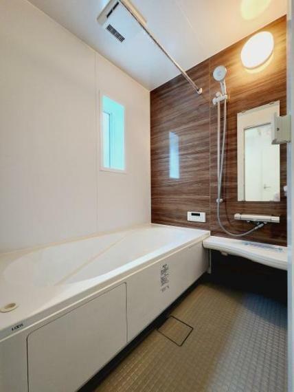 浴室 浴室乾燥機能も付いておりますので、雨の日のお洗濯も安心です。カビの防止にもなり浴室内を清潔に保てます。