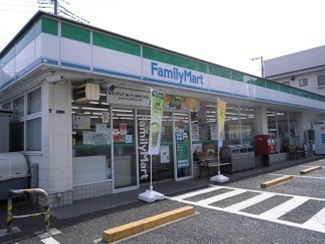 コンビニ ファミリーマート都筑インター店