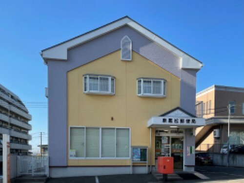 現地から330m（最長）　泉黒松郵便局　コモンステージ黒松と黒松駅の間にある郵便局、駐車スペース2台有（約330m・徒歩5分）