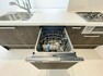 手間・時間をかけず、効率よく食器類を洗浄 家事の時間を大幅に短縮出来ます。 かつ節水効果にも優れた食洗機を標準装備。スライド式なので場所も取りません。