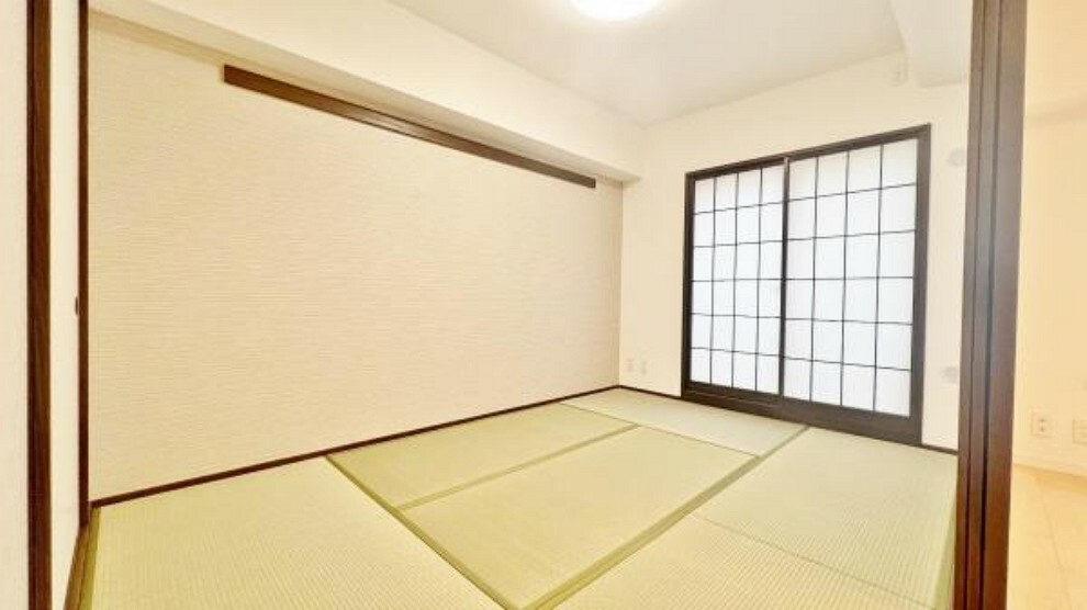 和室 《和室》　■休日には畳のうえでゴロゴロと、至福の一時。冬にはコタツにミカンでテレビ鑑賞。日本人にはあって嬉しいジャパニーズルームです。