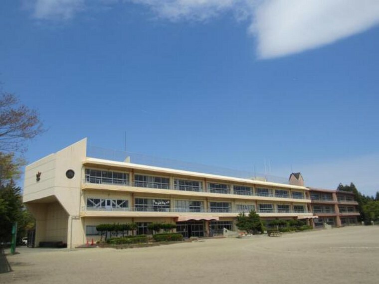 吉成小学校　徒歩17分　1331m