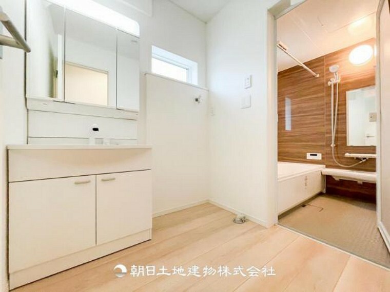 浴室 ランドリースペースにはドラム式の洗濯機を置くことが可能です。