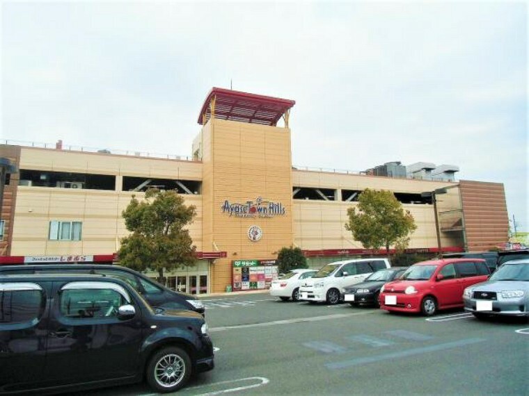 ショッピングセンター 綾瀬タウンヒルズショッピングセンター657m