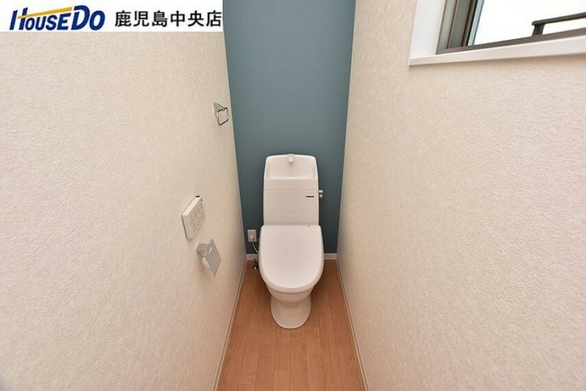 トイレ 【1階トイレ】温水洗浄便座機能付きのトイレです