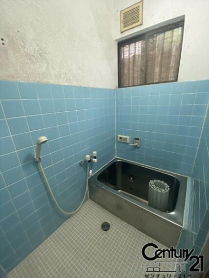 浴室 ■現地撮影写真■水色のタイルが可愛い浴室です！