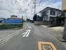 現況写真 南道路に面し陽当り良好な敷地約47坪！川柳小学校まで徒歩約7分（500m）、お子様の通学に安心！公園近くの穏やかな住環境です！自由設計で夢のマイホームはいかがでしょうか！お気軽にお問い合わせください！