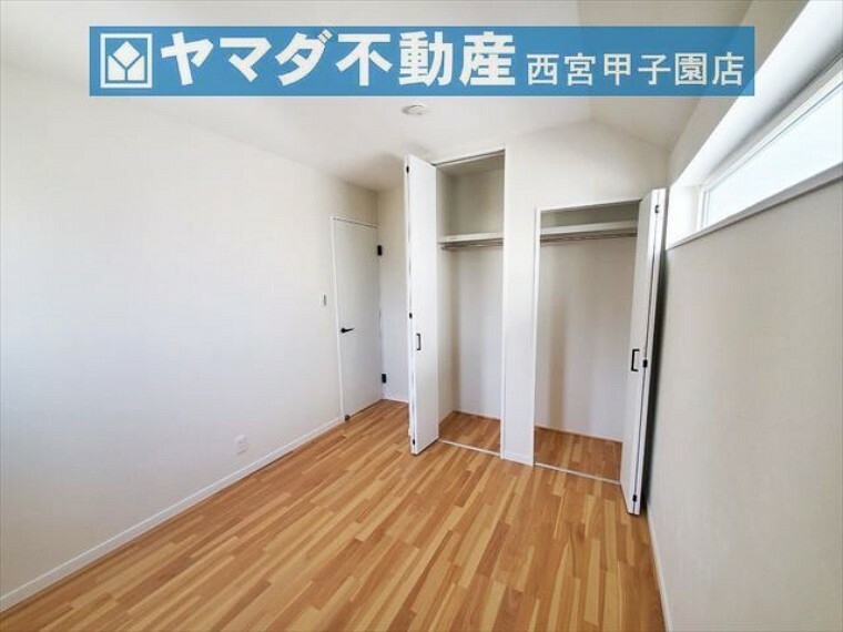 2階　洋室5.22帖　各居室に収納を設けております。