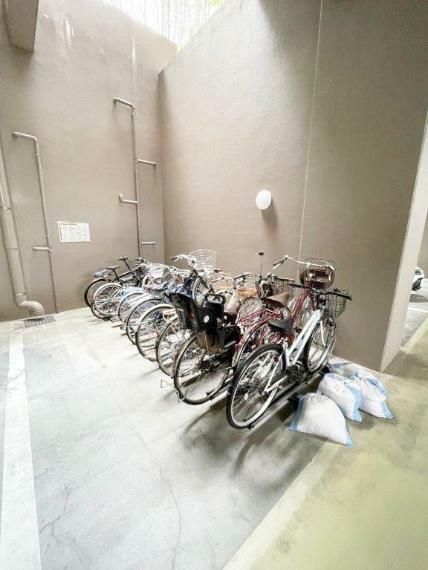 駐輪場があると子どもの自転車等で場所を取らなくて済むので玄関がスッキリしますね。