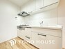 構造・工法・仕様 シンプルな部屋の雰囲気に溶け合うナチュラルキッチン