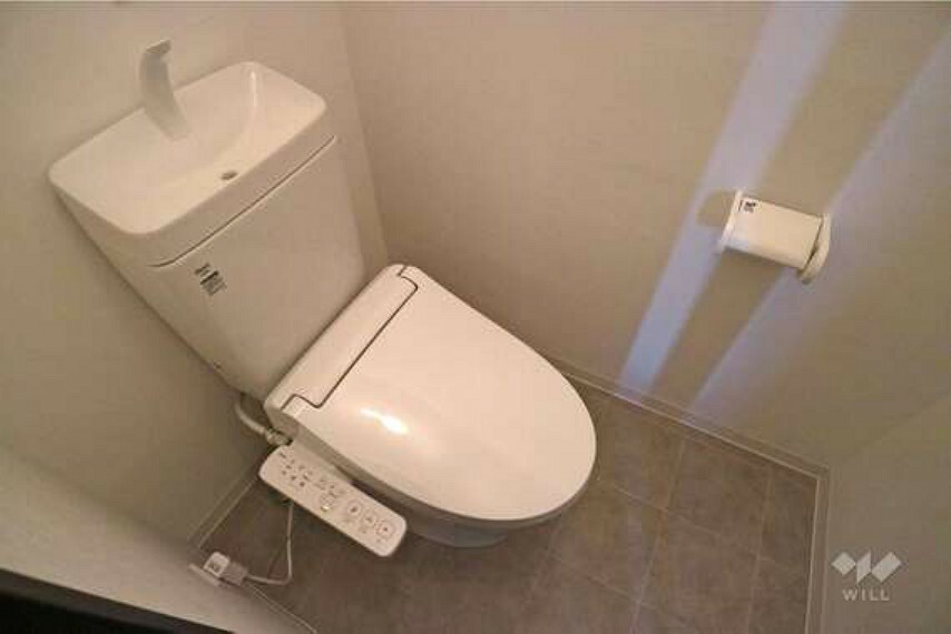 トイレ トイレは温水洗浄機能便座付き！床も貼り替えられていて、綺麗な状態で入居できます！