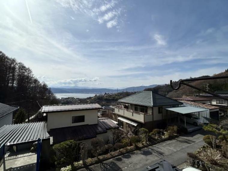 眺望 【住居からの眺望】2階ベランダからは諏訪湖のを見ることができます。