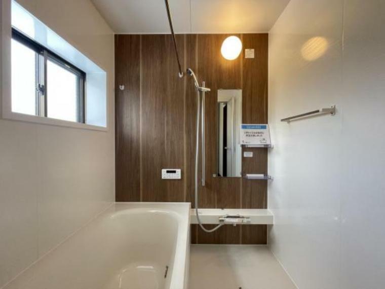 浴室はハウステック製の新品のユニットバスに交換しました。
