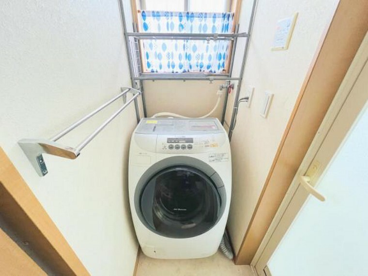 ランドリースペース 人気のドラム式洗濯機も使いやすく設置できます。