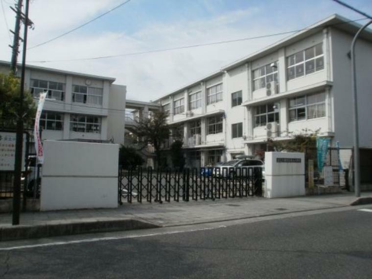 小学校 【小学校】近江八幡市立安土小学校まで638m