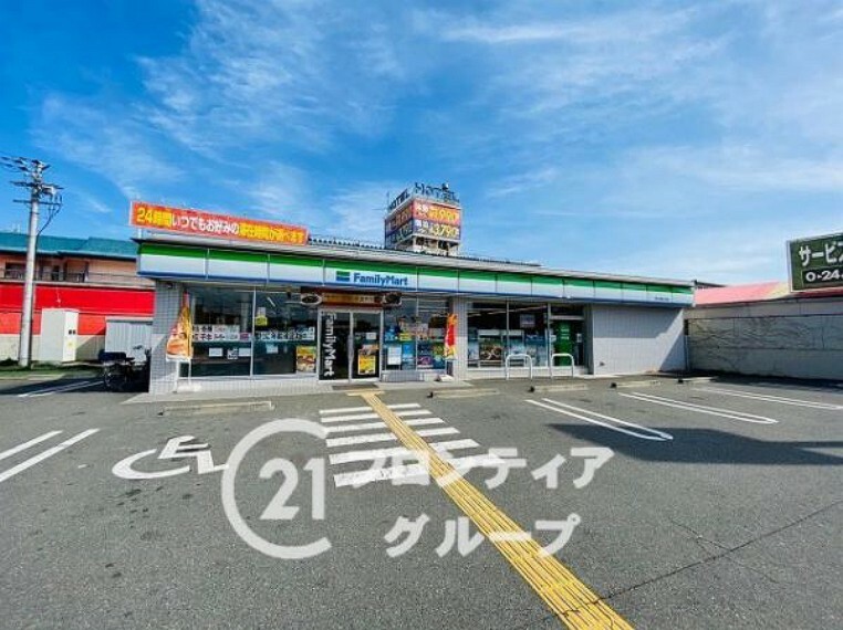 コンビニ ファミリーマート　東大阪横小路店