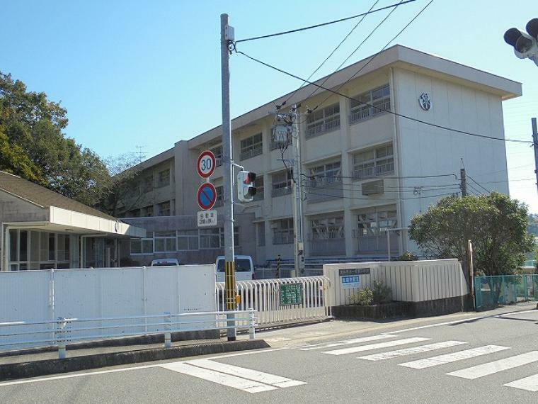 小学校 【小学校】一宮東小学校まで455m