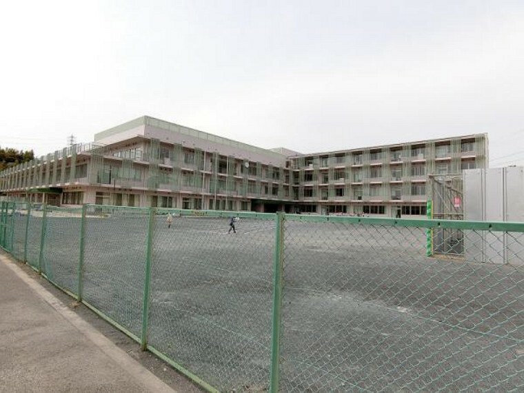 小学校 鶴川第一小学校まで約1971m