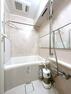浴室 【ユニットバス】平成29年5月リフォーム済。ユニットバス新規交換済。追い焚き機能＆浴室乾燥機付きで“快適なバスルーム”になっています。