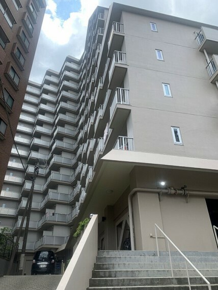外観写真 鉄筋コンクリート造地上14階建、総戸数114戸の分譲マンション