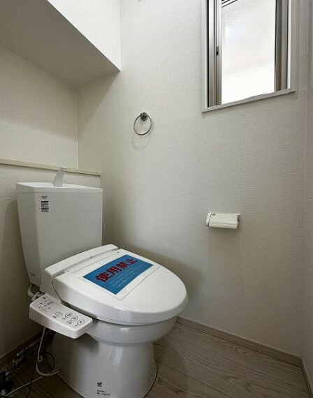 毎日使うトイレには快適な温水洗浄便座付。