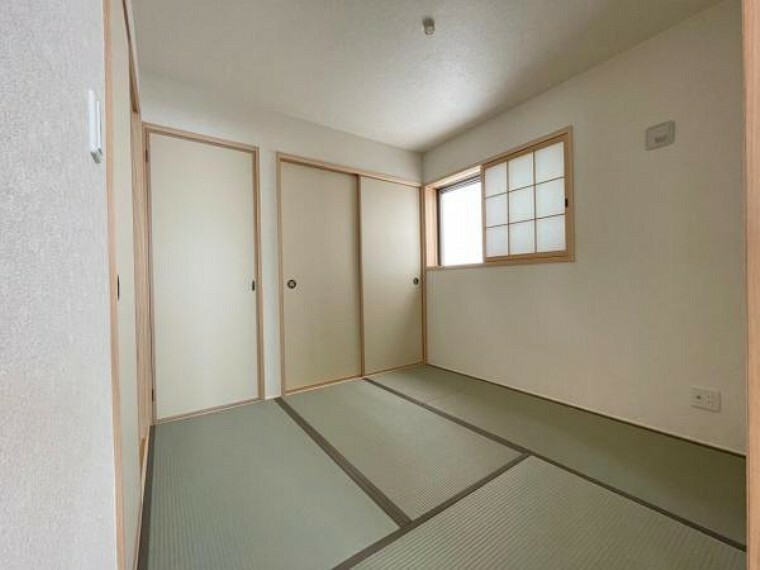 和室4.5帖:リビングにつながった和室スペースは、おむつ替えやお昼寝に最適です。