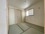 和室 和室4.5帖:リビングにつながった和室スペースは、おむつ替えやお昼寝に最適です。