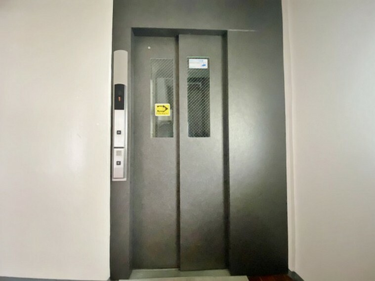 大型のエレベーターなので、人の出入りが多い朝もあまり混雑はしなくて済みそうです。