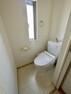 トイレ 白を基調とした清潔なトイレ・1階。