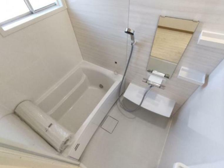 浴室 【リフォーム済】浴室写真です。新たに0.75坪のユニットバスを新設いたしました。コンパクトな浴槽は日々のお用事も楽々です。