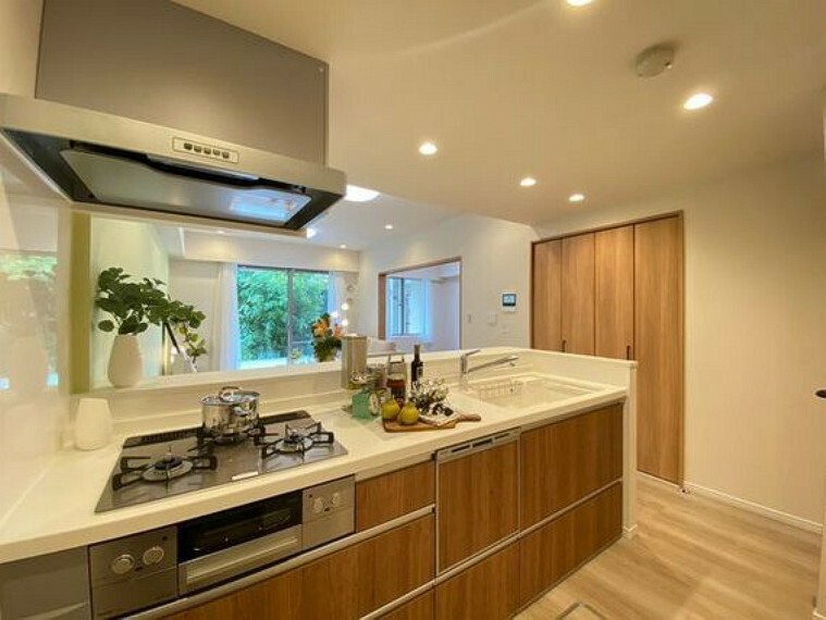 キッチン 毎日の暮らしに大切な「食」を育む場所。機能性とデザイン性を兼ね備えたキッチン空間に。