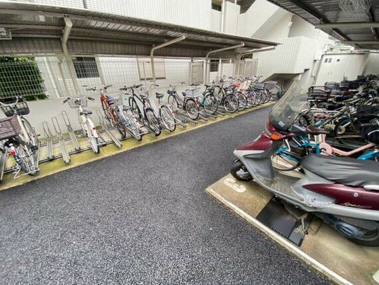 駐輪場 敷地内駐輪場、バイク置き場。