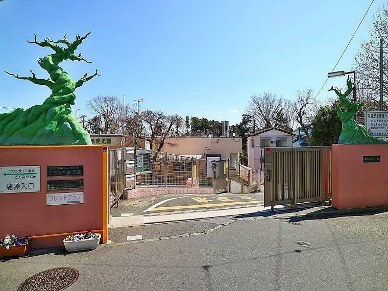 幼稚園・保育園 まきが原幼稚園（広々した園庭と楽しく遊べる遊具が充実。子供達には嬉しいですね！）